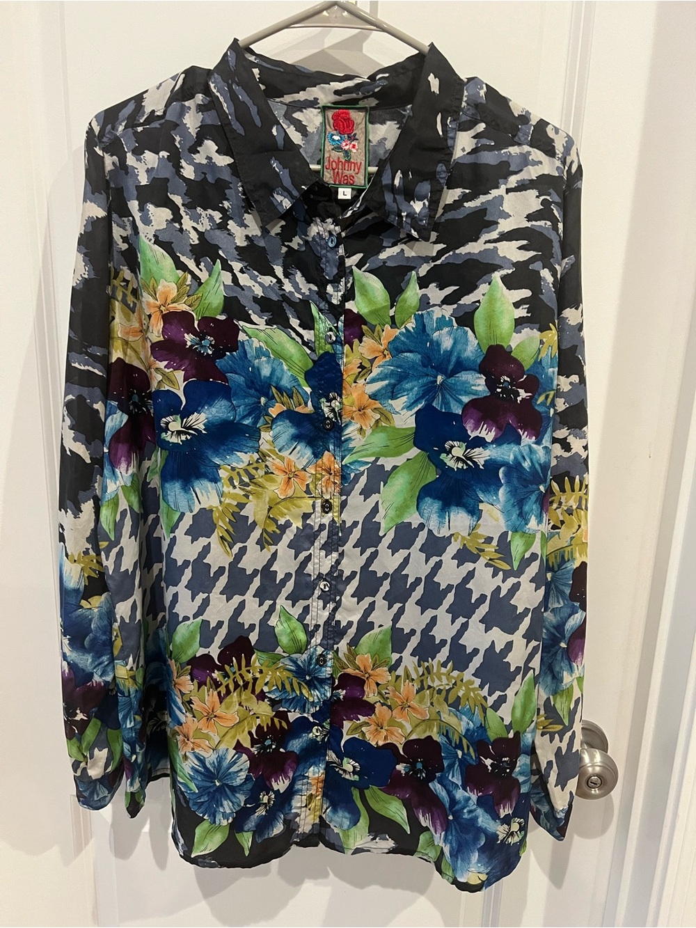 Johnny Was Button Up Floral Top 100%Silk Size Large